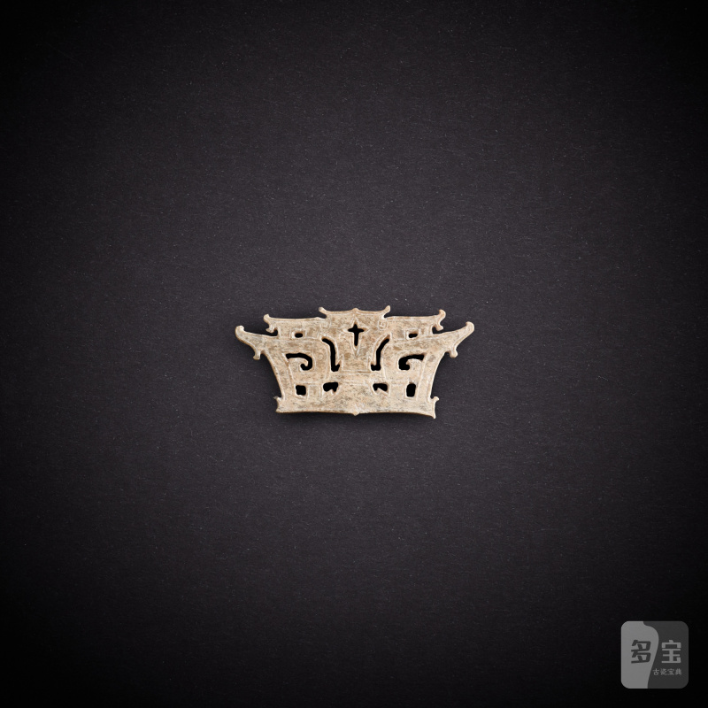 A white jade pendant, Neolithic period, Shijiahe culture | 新時期時代 石家河文化 白玉梯形珮